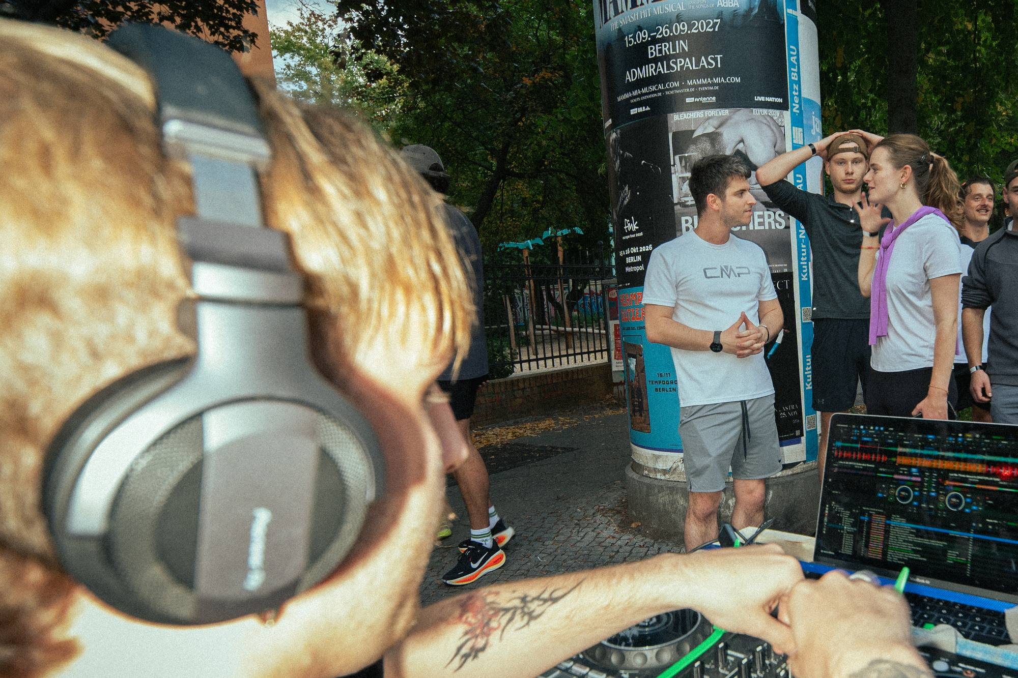 Berlin Night Run: der DJ am Pult